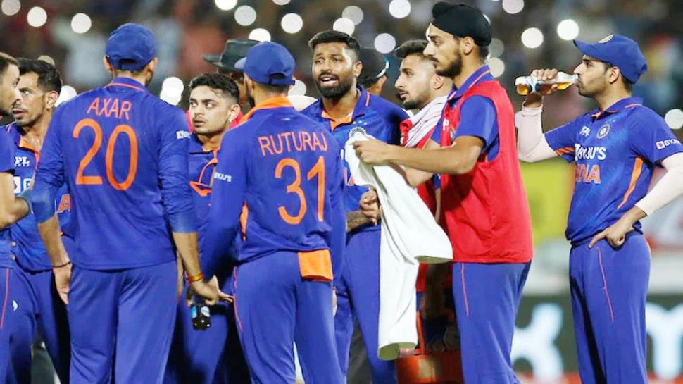 Selectors Choosing indian team for t20 world cup mohammad shami in stand by shreyas iyer 3 spinner | T20 World Cup: सेलेक्टर्स से टी20 वर्ल्ड कप के लिए टीम चुनने में हो गई चूक? कर दी ये बड़ी गलतियां!