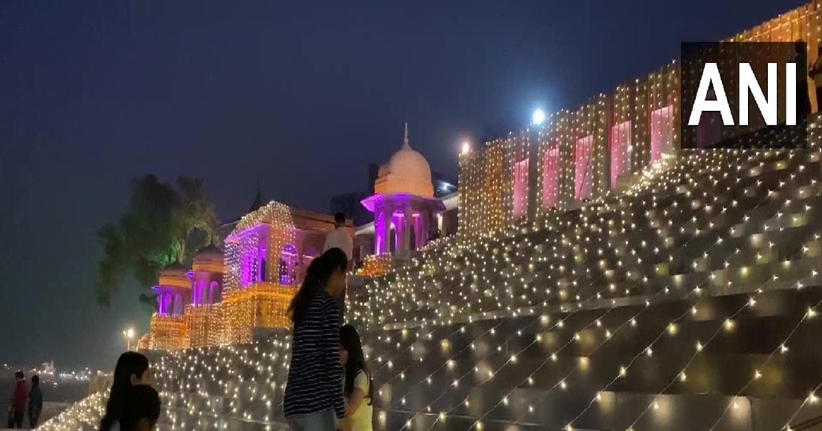 Varanasi Dev Deepawali 2022 Live: दीयों की रोशनी से जगमगाए बनारस के घाट, उमड़ी लोगों की भीड़