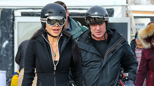 Jeff Bezos & Lauren Sanchez Twin In Black Coats In Aspen: Photos – Hollywood Life
