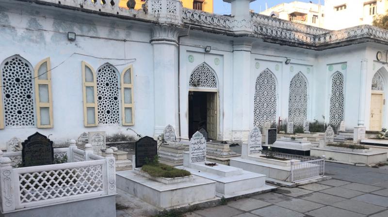 Mukarram Jah to be buried at Macca Masjid