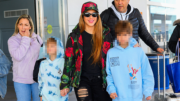 Shakira & Her Sons Milan & Sasha Arrive At JFK In New York: Photos – Hollywood Life