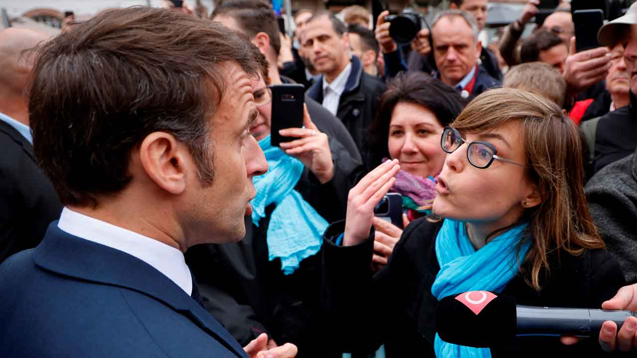 French hecklers call for President Emmanuel Macron’s resignation during ‘crowd bath’