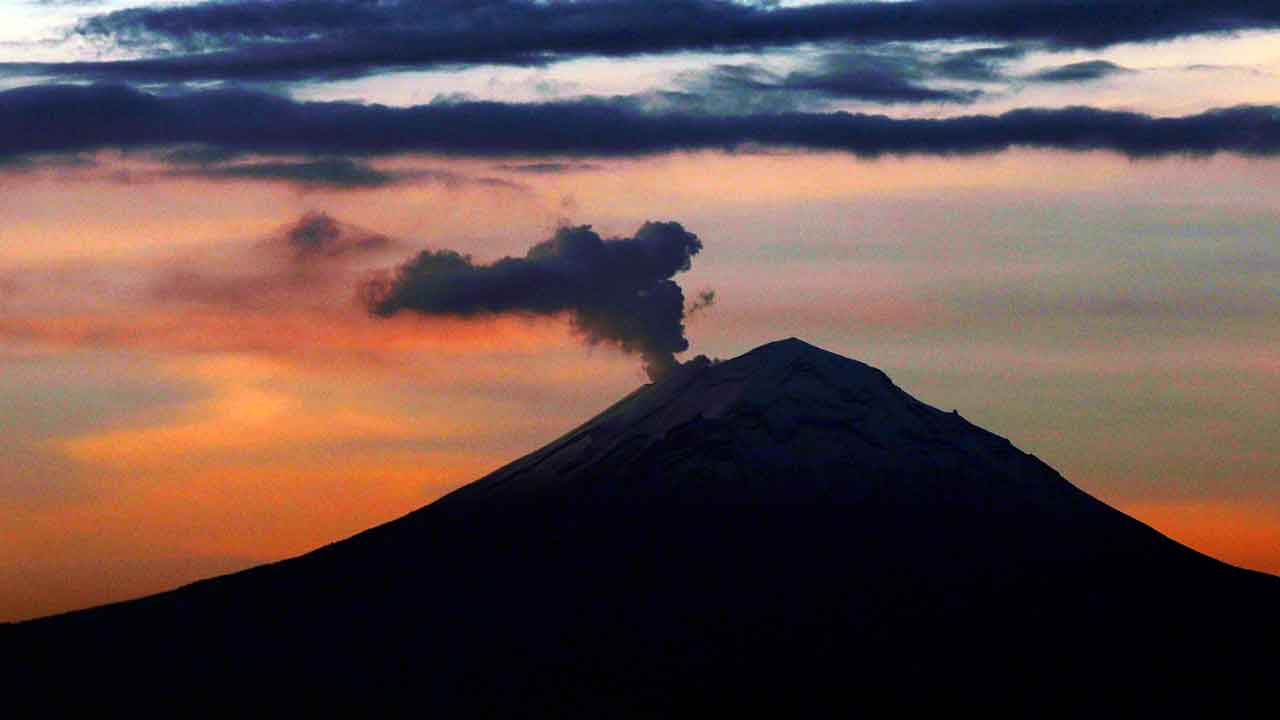 Mexican volcano known as ‘El Popo’ rumbles canceling schools in area, 22 million at risk