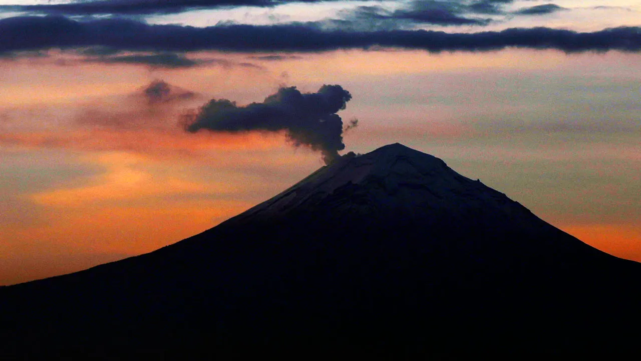 ‘El Popo,’ Mexico’s second-tallest volcano, erupts