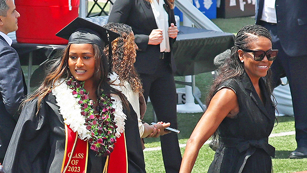 Sasha Obama Graduates From USC, Barack & Michelle Obama In Attendance – Hollywood Life