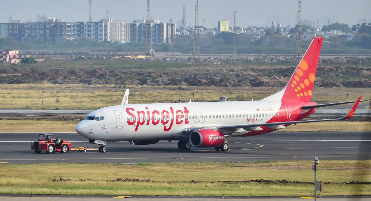 SpiceJet to lay off 15 per cent of workforce, save Rs 100 crore annually – India TV