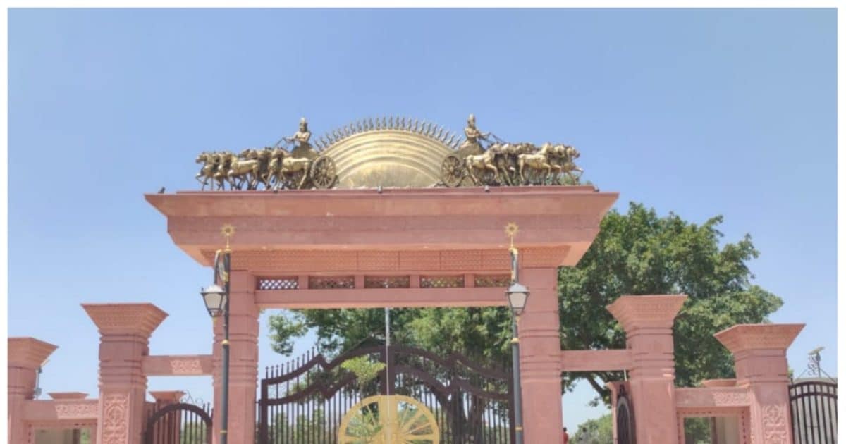 Surya Kund Ayodhya: सूरज की तरह चमक रहा अयोध्या का सूर्य कुंड, आप भी करिए दर्शन