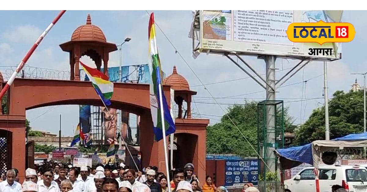 कर्नाटक में हुई जैन मुनि की हत्या का आगरा में विरोध, सड़कों पर उतरा जैन समाज