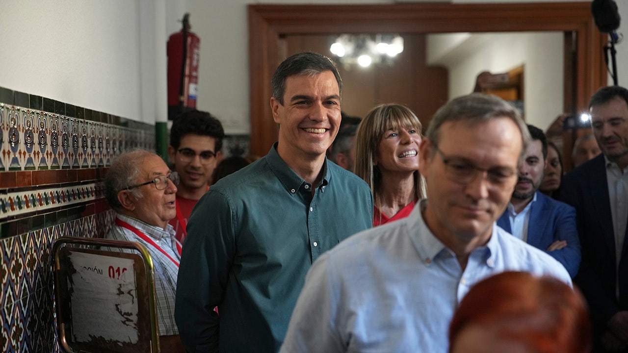 Spanish conservatives get first chance at forming government following inconclusive elections