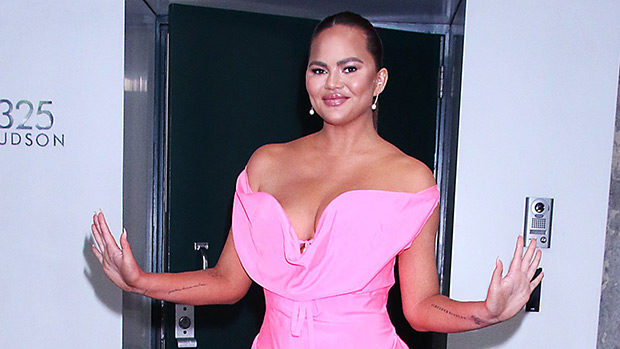 Chrissy Teigen Goes Topless For Mammogram & Breast Ultrasound: Photo – Hollywood Life