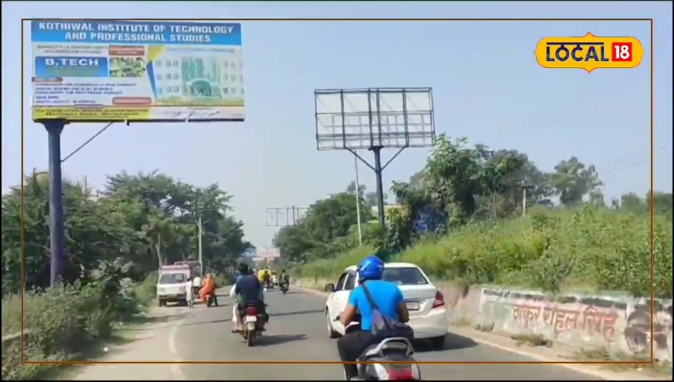 Moradabad: हटाए जा रहे सड़क किनारे लगे यूनिपोल और फ्लेक्स बैनर, जानिए वजह