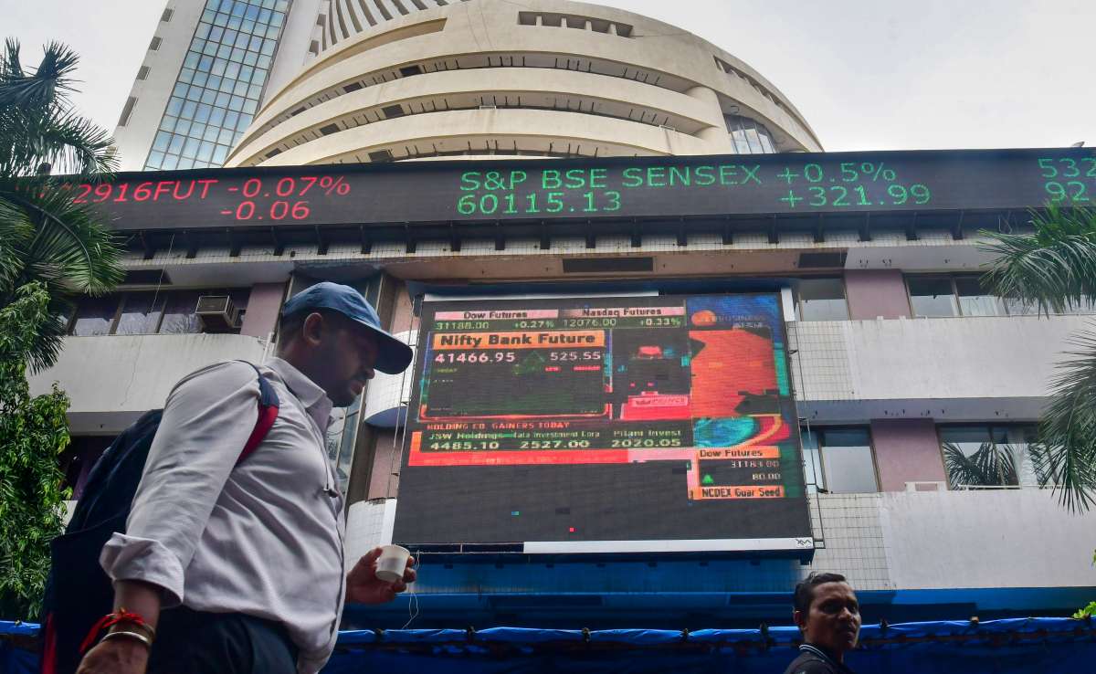 Sensex plunges 550 points, Nifty dips below 22,150 mark – India TV