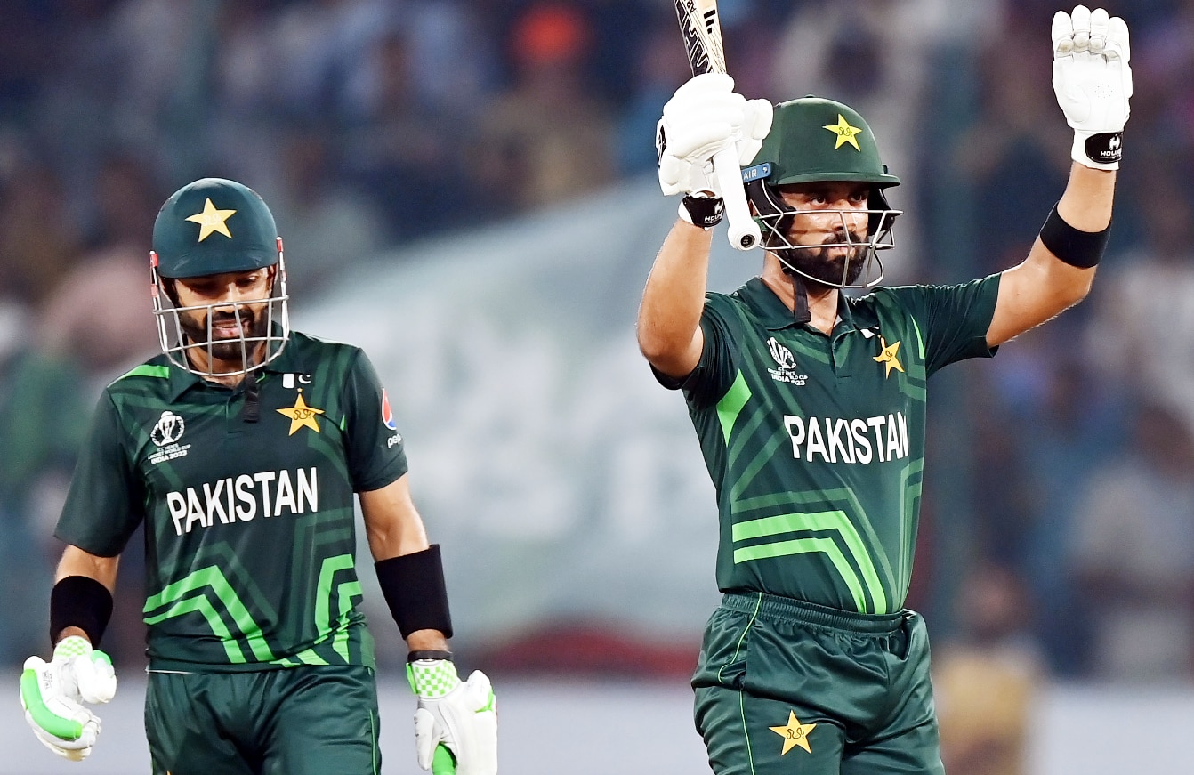 हाई-स्कोरिंग मैच में पाकिस्तान ने मारी बाजी, श्रीलंका को 6 विकेट से दी मात| Hindi News