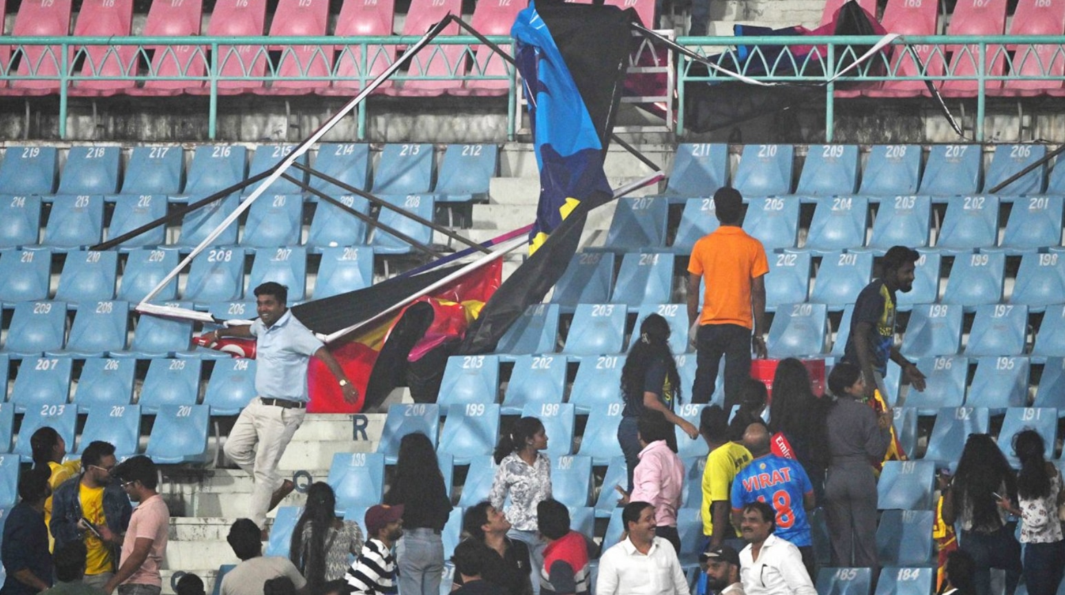 ऑस्ट्रेलिया-श्रीलंका मैच में मची खलबली, सामने आई ये चौंकाने वाली खबर| Hindi News