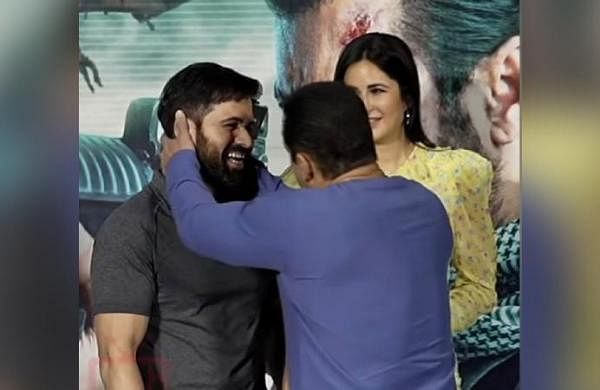 Salman Khan’s ‘kissing scene’ with Emraan Hashmi at ‘Tiger 3’ success event, video goes viral-