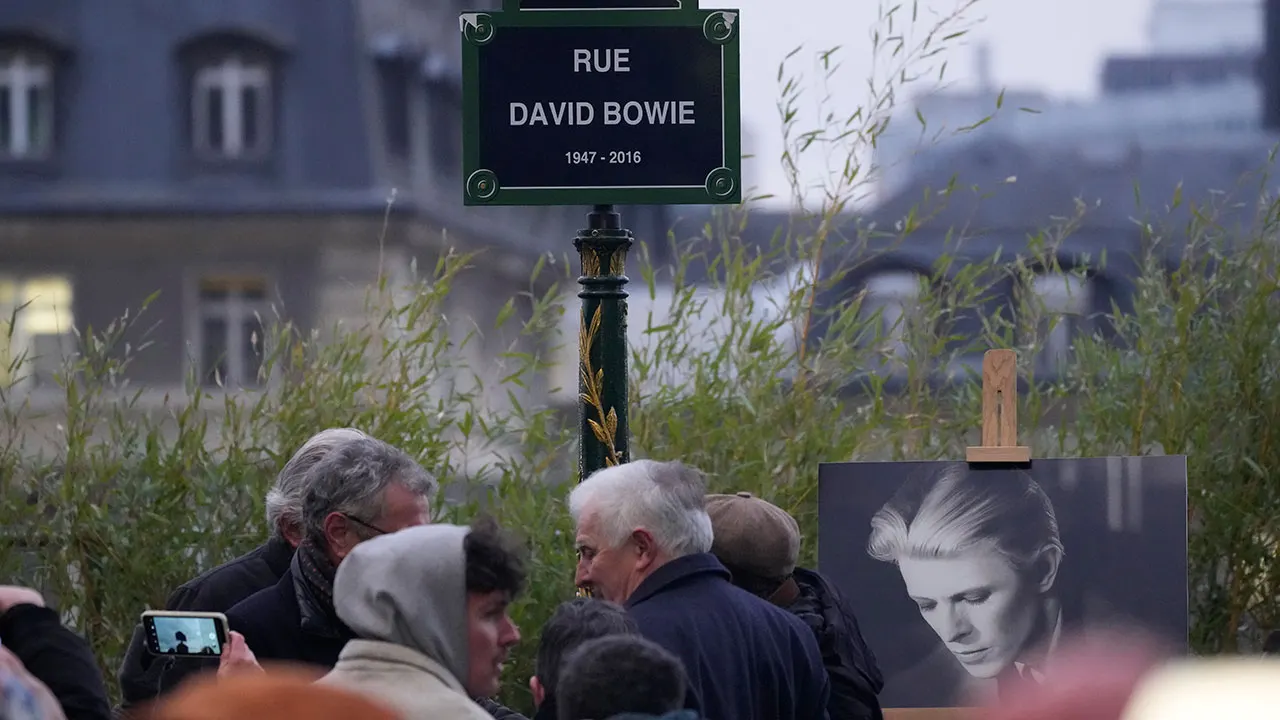 Paris pays tribute to musician David Bowie by naming street after him