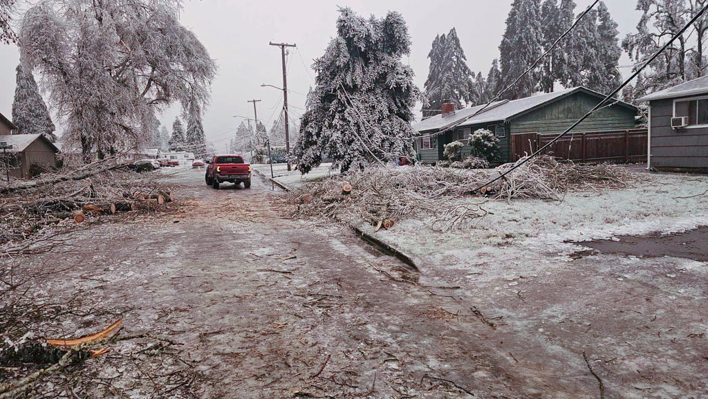 East and West coasts prepare for new rounds of snow and ice as deadly storms pound US