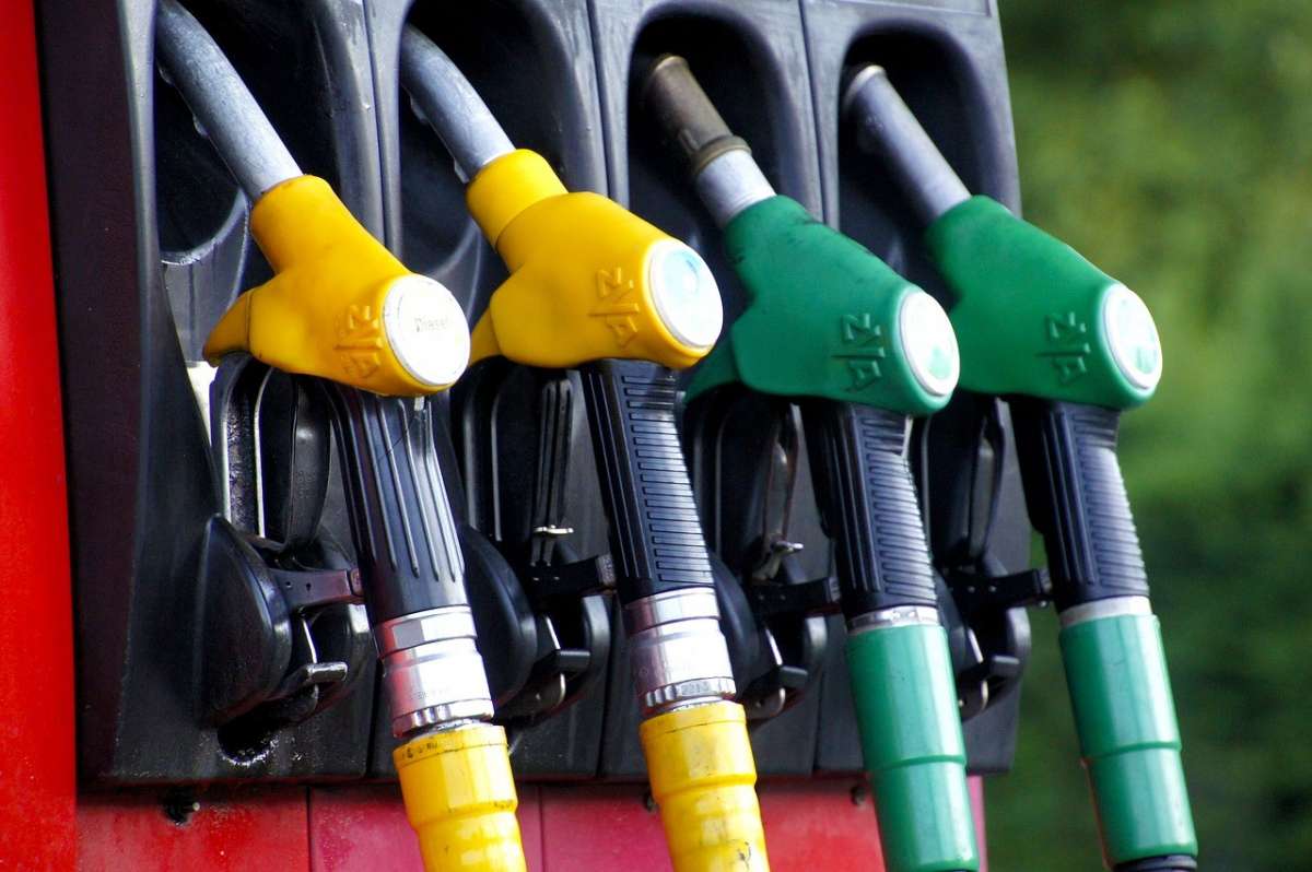 Oil firms losing Rs 3 per litre on diesel, profits on petrol shrink – India TV
