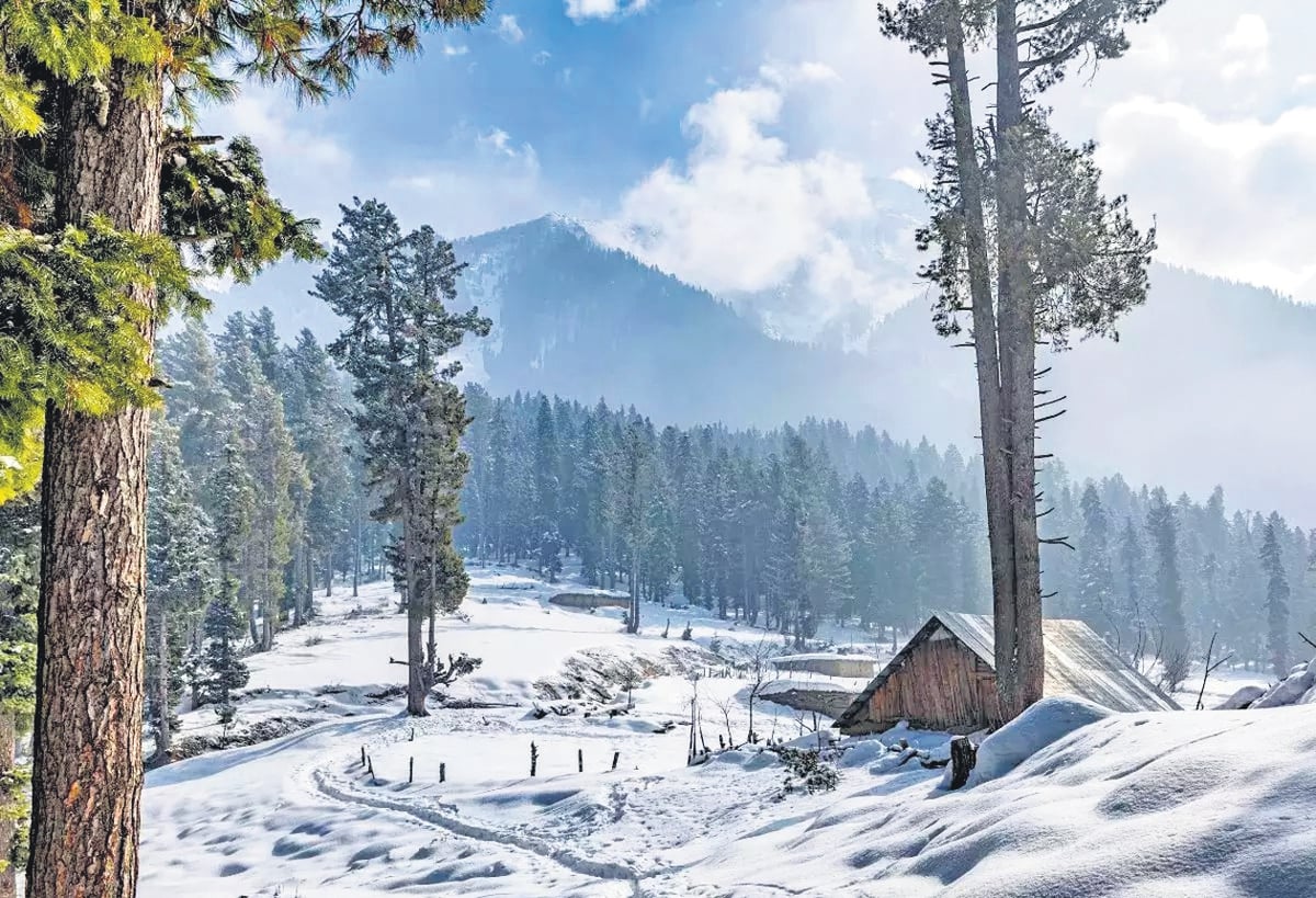 Kashmir’s Hidden Snow Paradise Amid Dry Spell