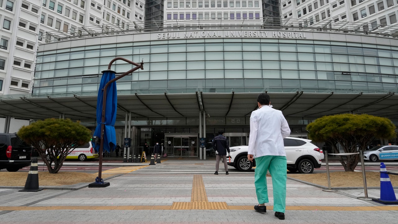 South Korean junior doctors expected to continue walkouts, defy government pleas