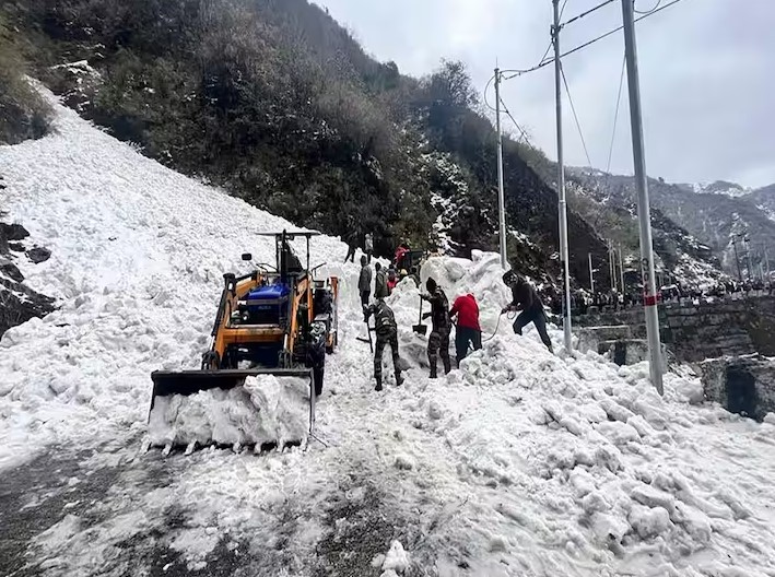 2 dead in landslides in J-K, 400 roads cut off due to snow in HP; Sikkim sees ‘exceptional’ snowfall