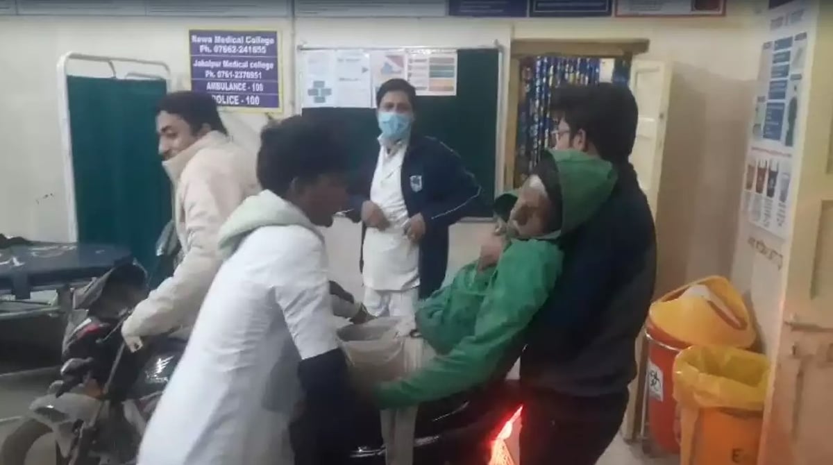 ‘3 Idiots’ scene recreated as man rushes ailing grandfather on bike to hospital’s emergency ward in Madhya Pradesh