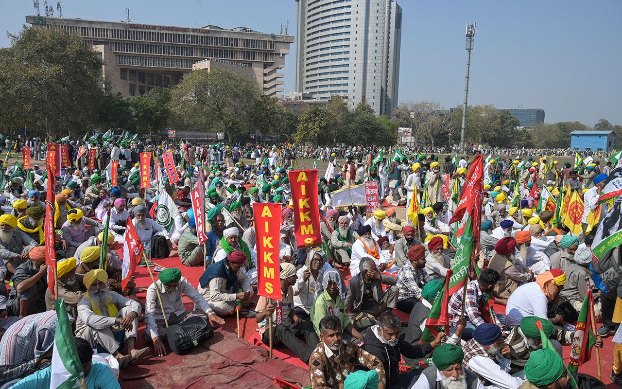 Protesting farmers flood New Delhi demanding minimum crop prices