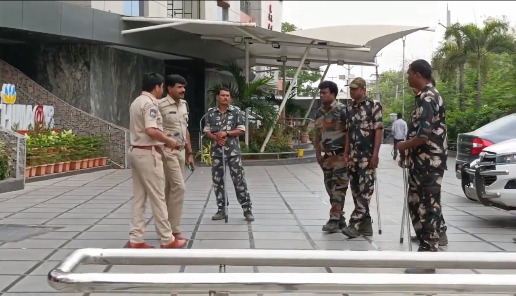Police raid BRS leader Vinod Kumar’s premises in Karimnagar