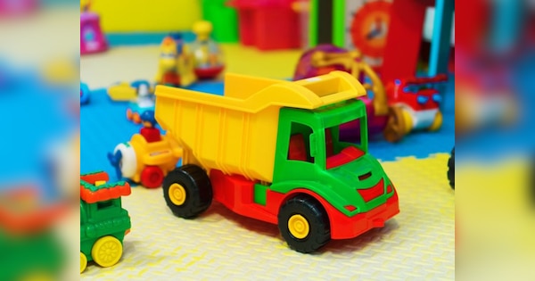 Toys to kitchen items recycled plastic can lead to serious health issues finds latest study | बच्चों के खिलौनों से लेकर किचन के सामान तक, इंसान की जान का दुश्मन बन सकता है Recycled Plastic!