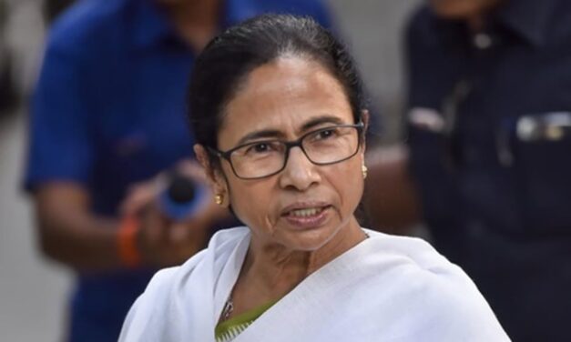 Mamata dares IT officials to check chopper of BJP leaders