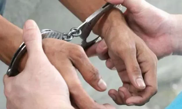 Two Detained for Extorting Money from Shopkeepers